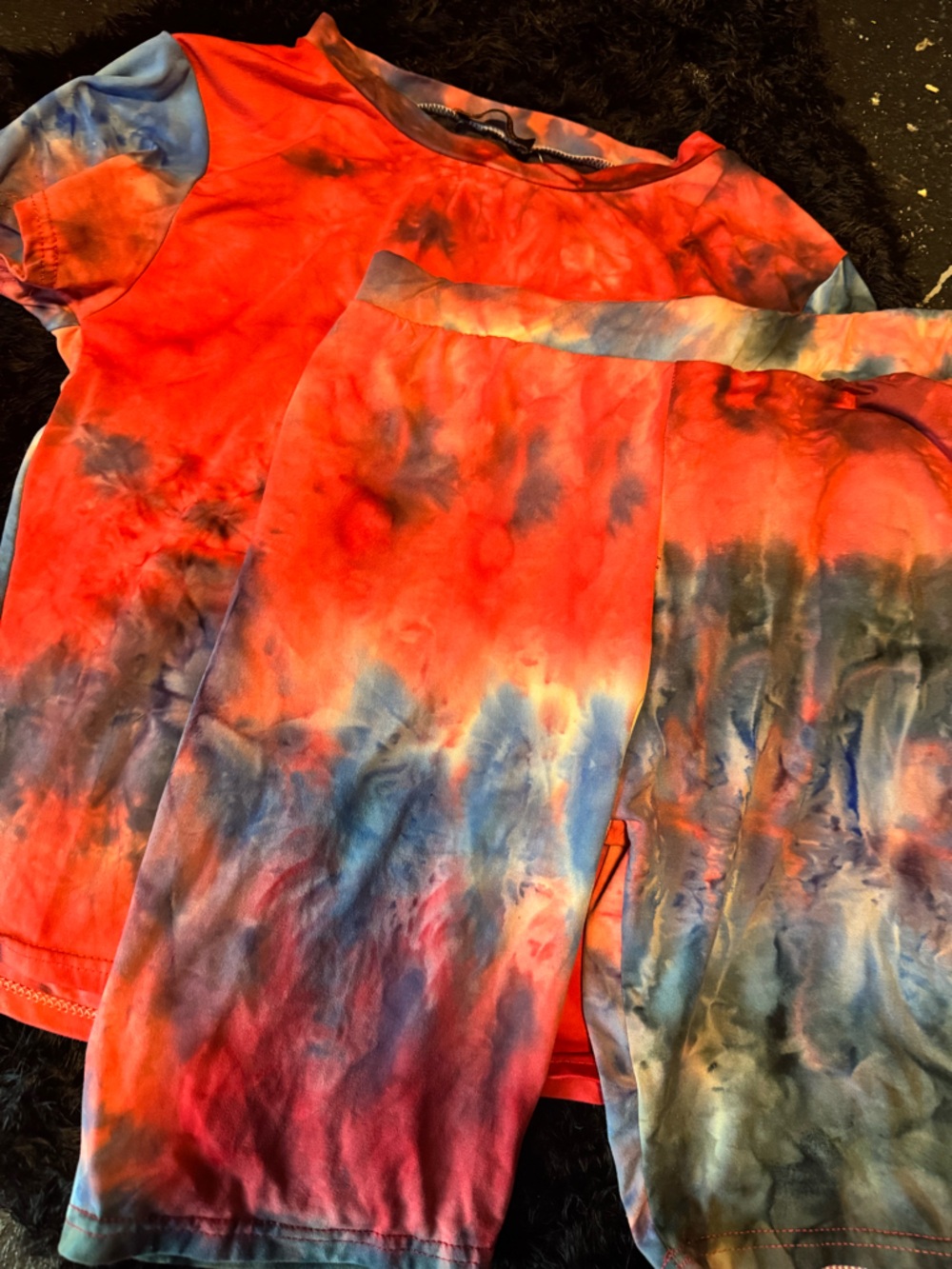 Women’s L/XL Tie-Dye Red & Blue Women's Bermuda short and shirt outfit